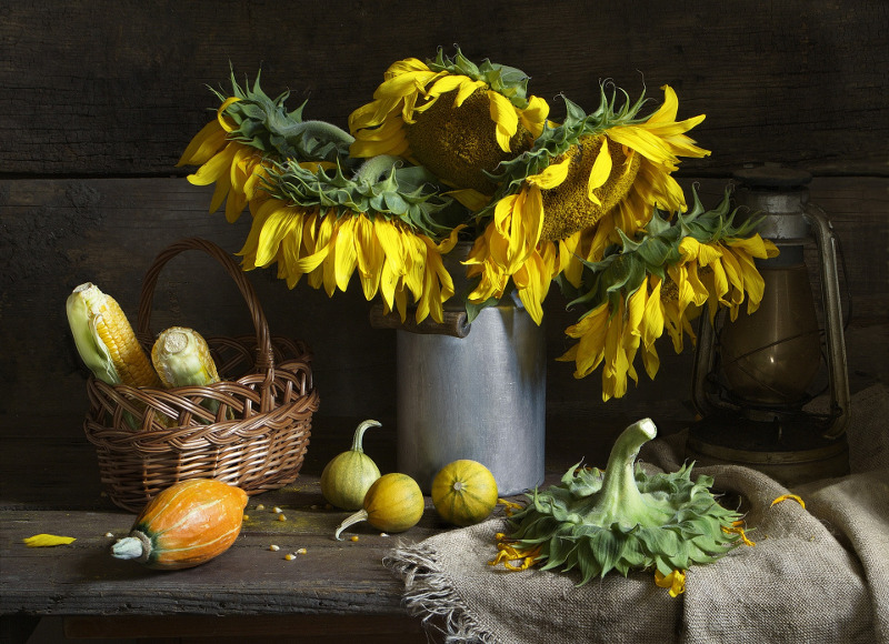 thanksgiving centerpiece with sunflowers
